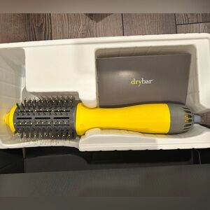 Drybar single shot blow dryer brush